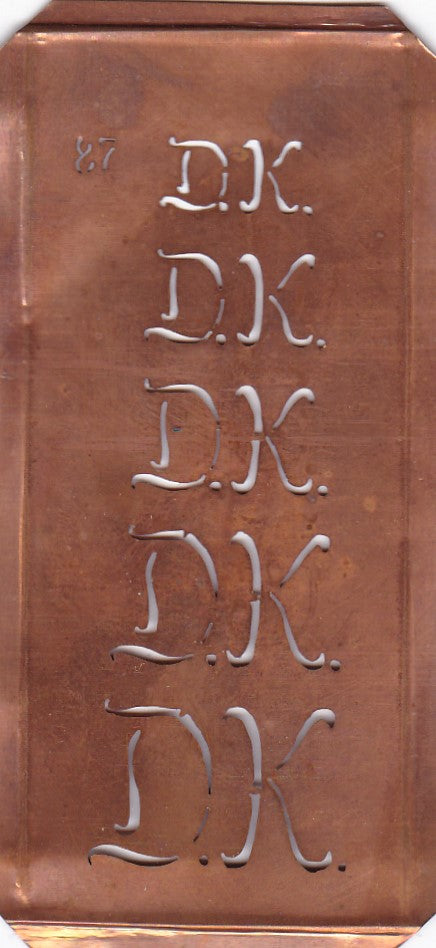 Stickschablone mit Monogramm DK in 5 Größen
