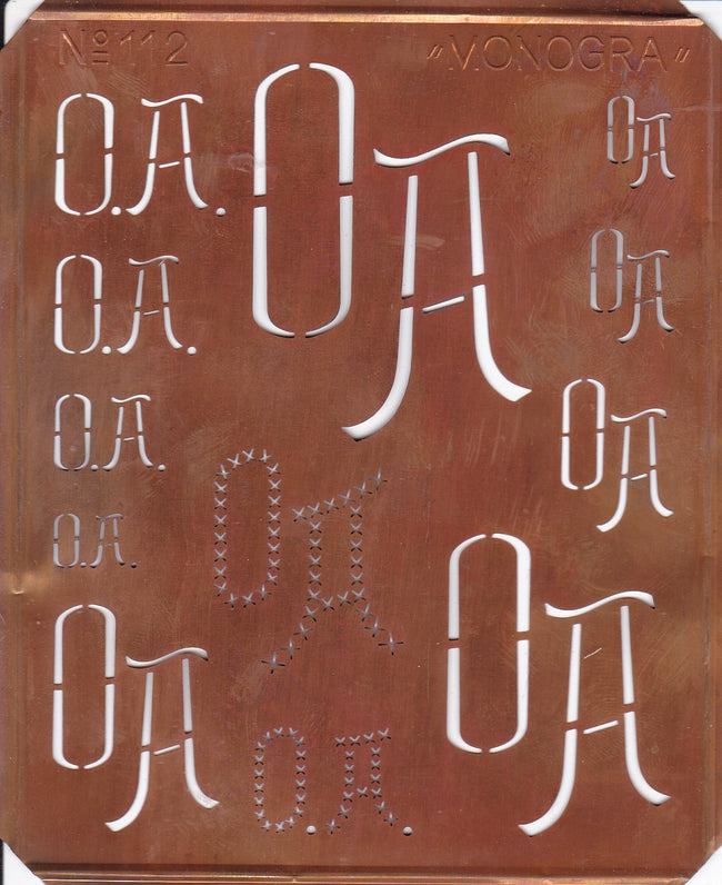 www.knopfparade.de - OA - Große Monogrammschablone mit 12 Monogrammen