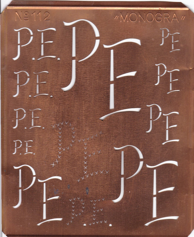 www.knopfparade.de - PE - Große Monogrammschablone mit 12 Monogrammen