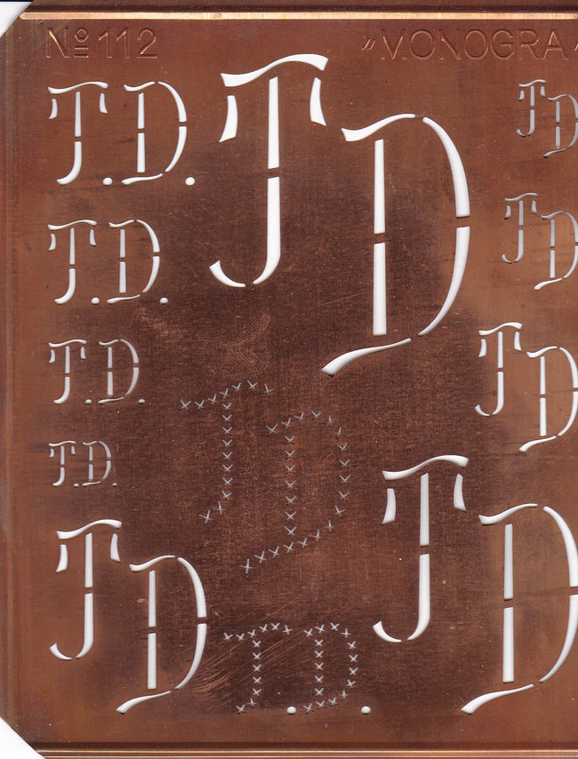 www.knopfparade.de - TD - Große Monogrammschablone mit 12 Monogrammen