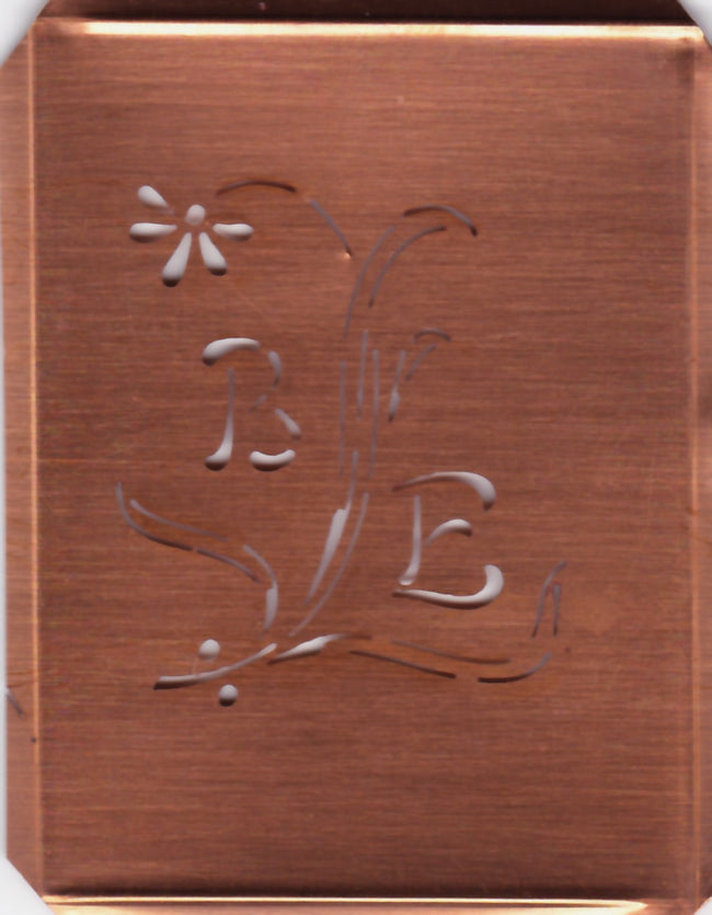 BE - Hübsche, verspielte Monogramm Schablone Blumenumrandung