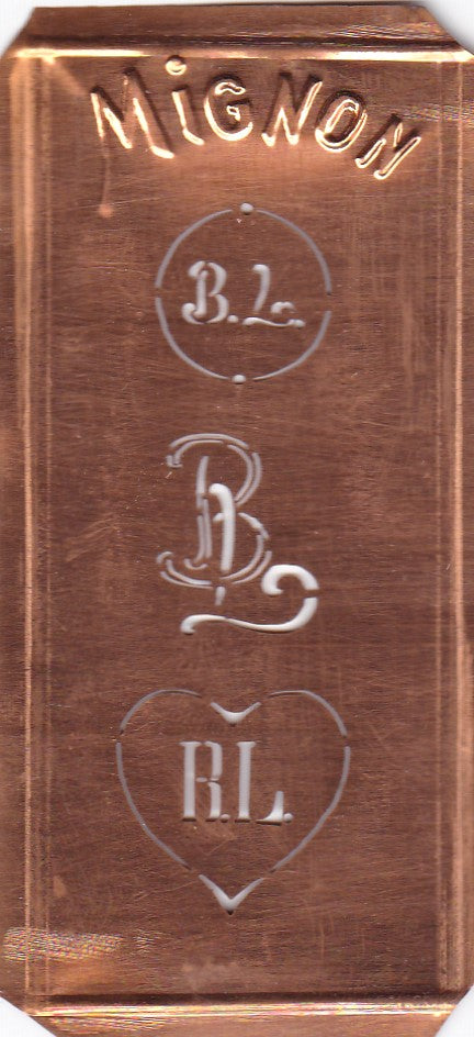 BL - Hübsche alte Kupfer Schablone mit 3 Monogramm-Ausführungen