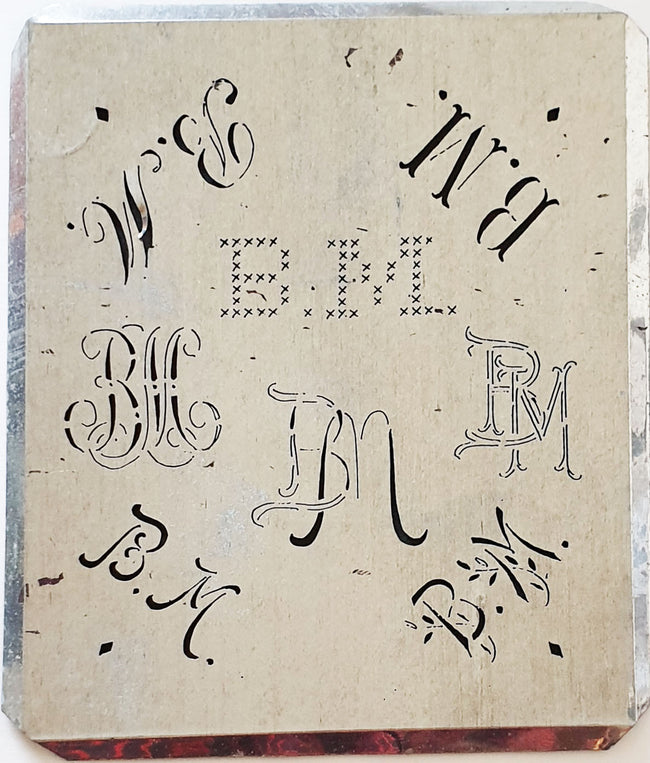 BM - Alte Monogrammschablone aus Zink-Blech mit 8 Variationen