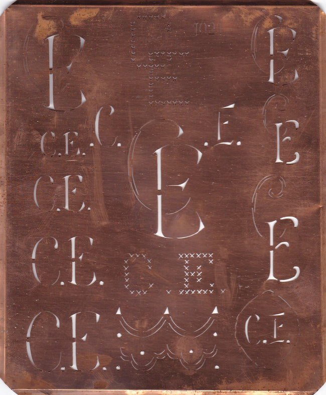 CE - Große attraktive Kupferschablone mit vielen Monogrammen