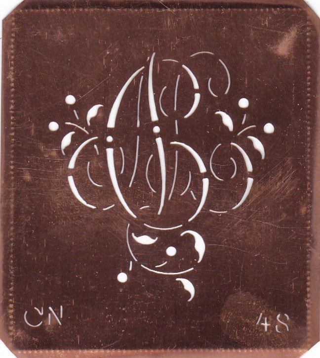CN - Alte Schablone aus Kupferblech mit klassischem verschlungenem Monogramm
