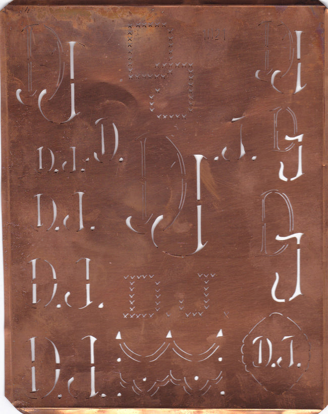 DJ - Große attraktive Kupferschablone mit vielen Monogrammen