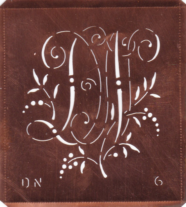 DN - Interessante Monogrammschablone aus Kupferblech