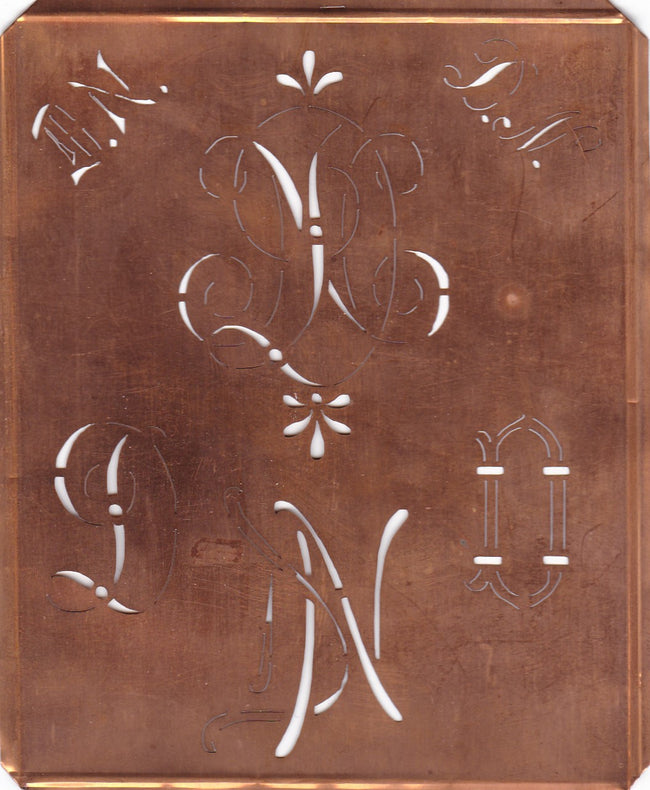 DN - Uralte Monogrammschablone - ideal als persönliches Geschenk