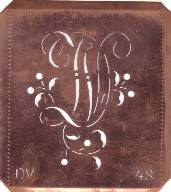 DV - Alte Schablone aus Kupferblech mit klassischem verschlungenem Monogramm