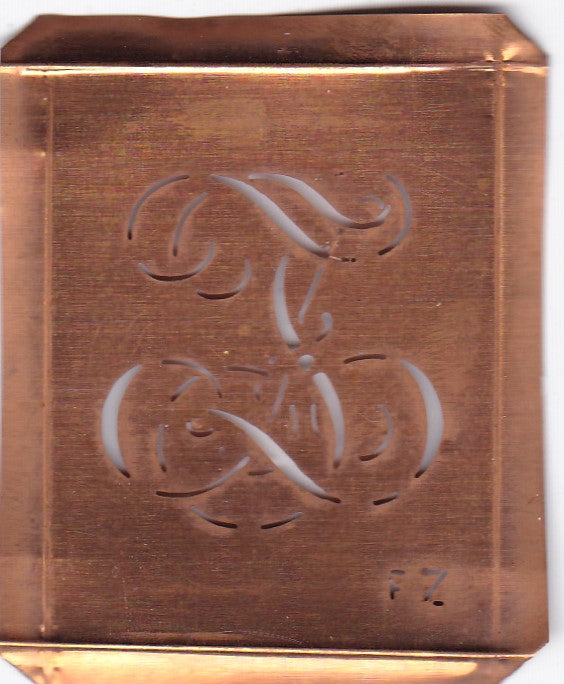 FZ - Hübsche alte Kupfer Schablone mit 3 Monogramm-Ausführungen