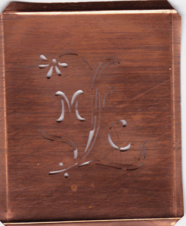 MC - Hübsche, verspielte Monogramm Schablone Blumenumrandung
