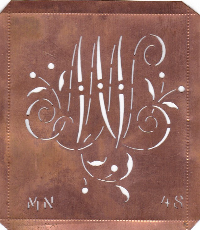 MN - Alte Schablone aus Kupferblech mit klassischem verschlungenem Monogramm