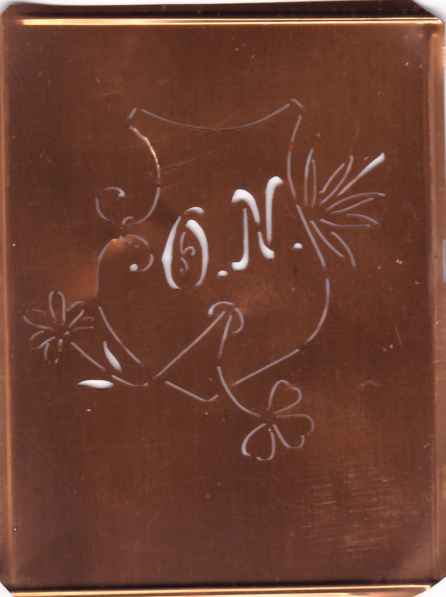 ON - Seltene Stickvorlage - Uralte Wäscheschablone mit Wappen - Medaillon