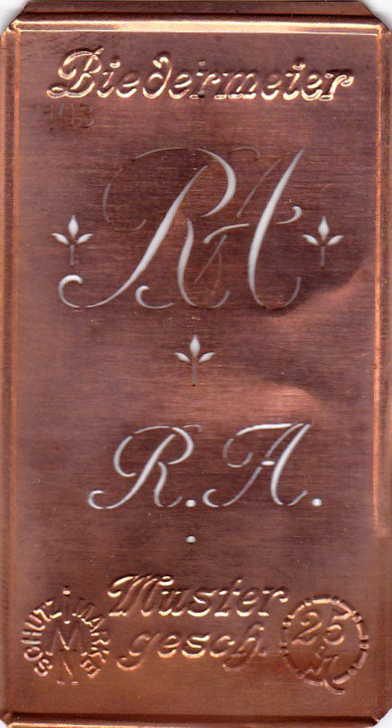 www.knopfparadies.de - RA - Alte Stickschablone mit 2 zarten Monogrammen