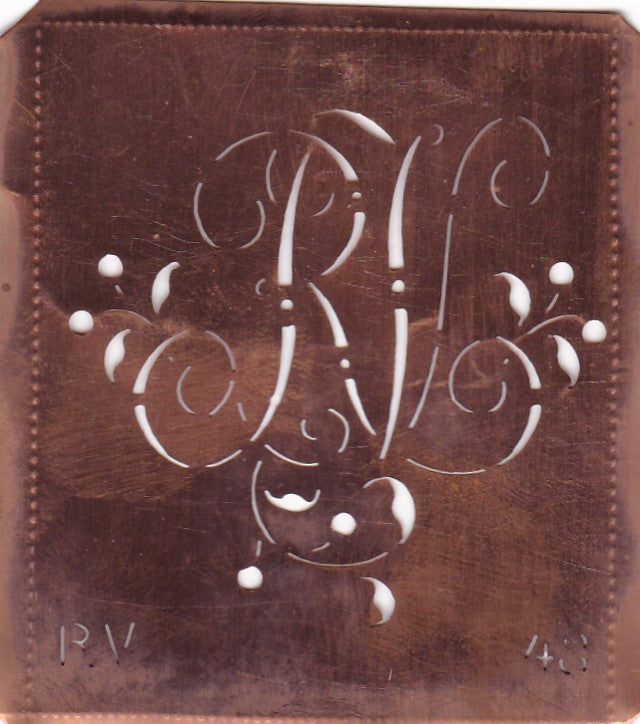 RV - Alte Schablone aus Kupferblech mit klassischem verschlungenem Monogramm