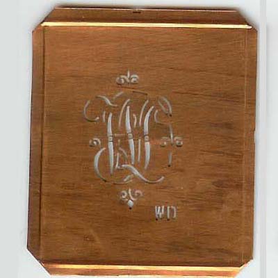 WD - Kupferschablone mit kleinem verschlungenem Monogramm