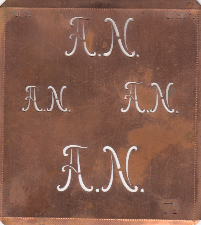 AN - Alte Kupferschablone mit 4 Monogrammen