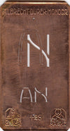 AN - Kleine Monogramm-Schablone in Jugendstil-Schrift
