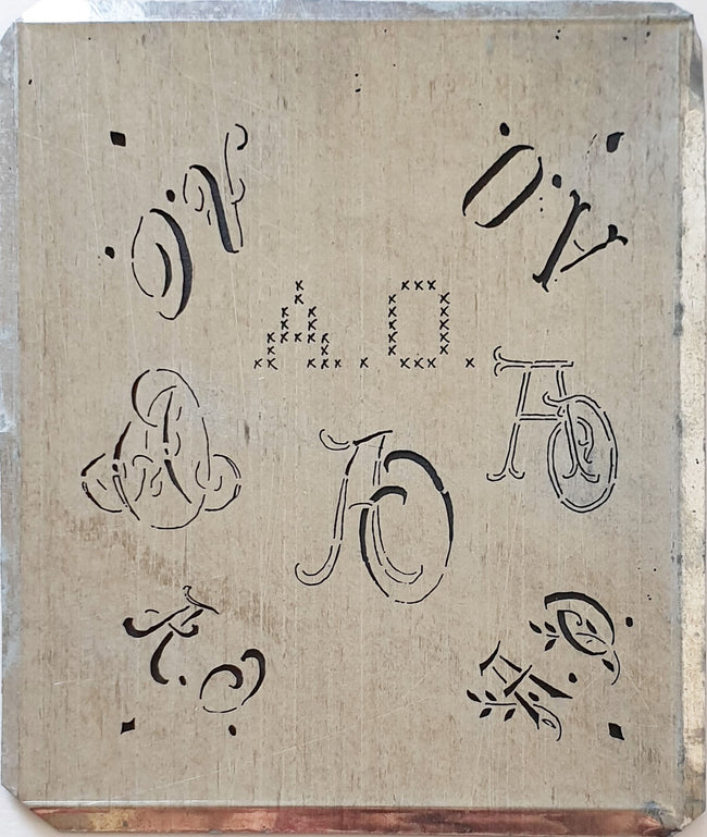 AO - Alte Monogrammschablone aus Zink-Blech mit 8 Variationen
