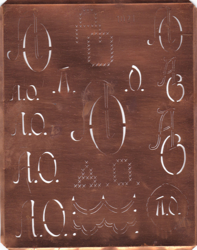 AO - Große attraktive Kupferschablone mit vielen Monogrammen