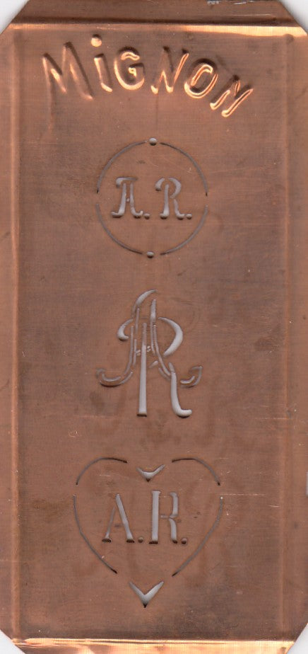 AR - Hübsche alte Kupfer Schablone mit 3 Monogramm-Ausführungen