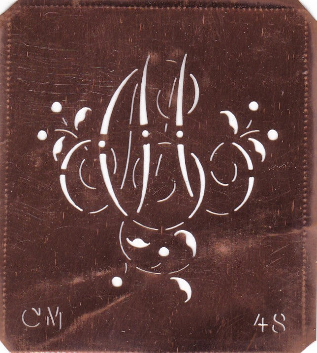 CM - Alte Schablone aus Kupferblech mit klassischem verschlungenem Monogramm 
