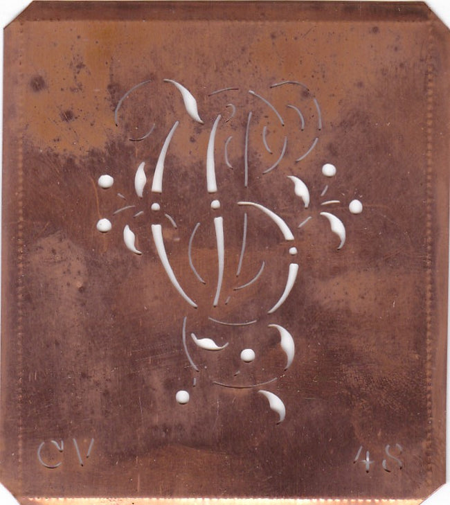 CV - Alte Schablone aus Kupferblech mit klassischem verschlungenem Monogramm 