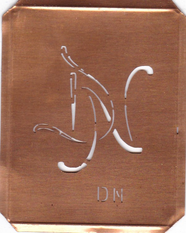 DN - 90 Jahre alte Stickschablone für hübsche Handarbeits Monogramme