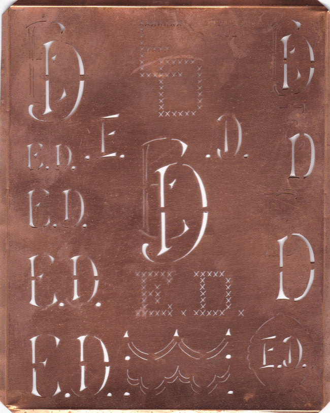 ED - Große attraktive Kupferschablone mit vielen Monogrammen