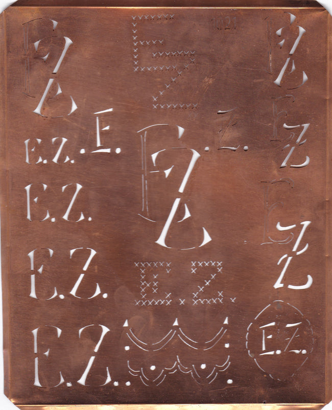EZ - Große attraktive Kupferschablone mit vielen Monogrammen
