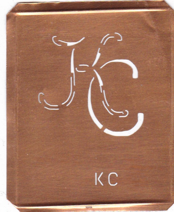 KC - 90 Jahre alte Stickschablone für hübsche Handarbeits Monogramme