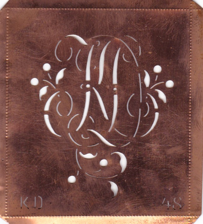 KD - Alte Schablone aus Kupferblech mit klassischem verschlungenem Monogramm 