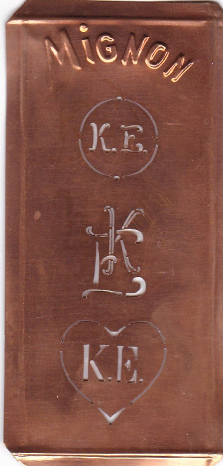 KE - Hübsche alte Kupfer Schablone mit 3 Monogramm-Ausführungen