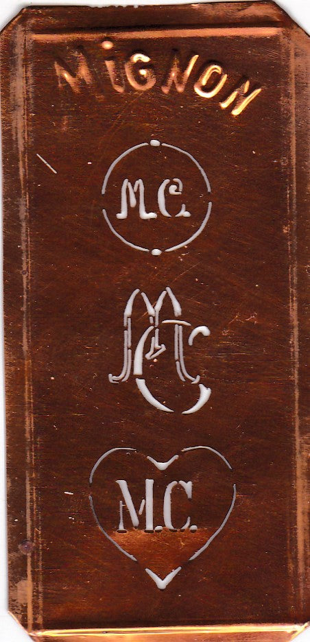 MC - Hübsche alte Kupfer Schablone mit 3 Monogramm-Ausführungen