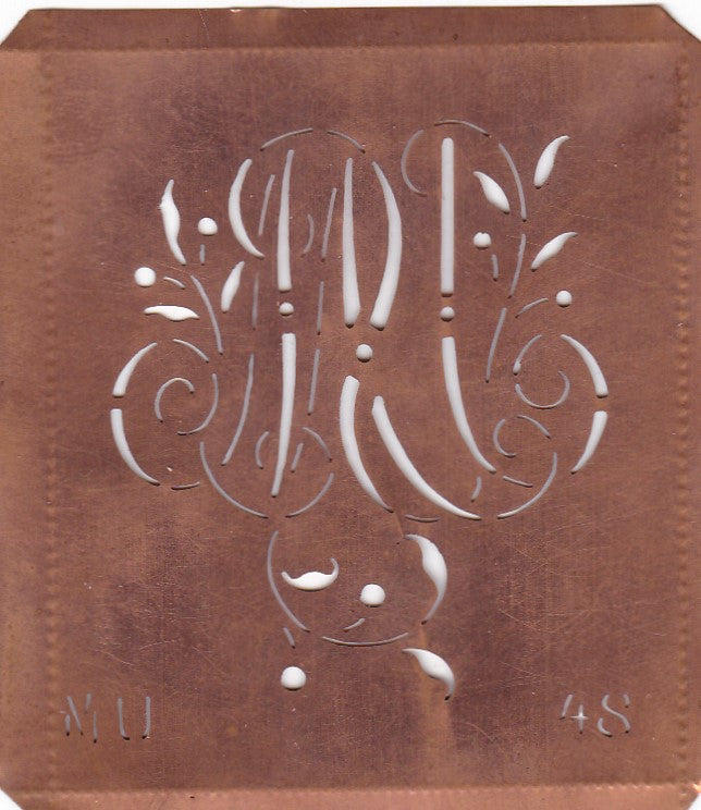 MU - Alte Schablone aus Kupferblech mit klassischem verschlungenem Monogramm 