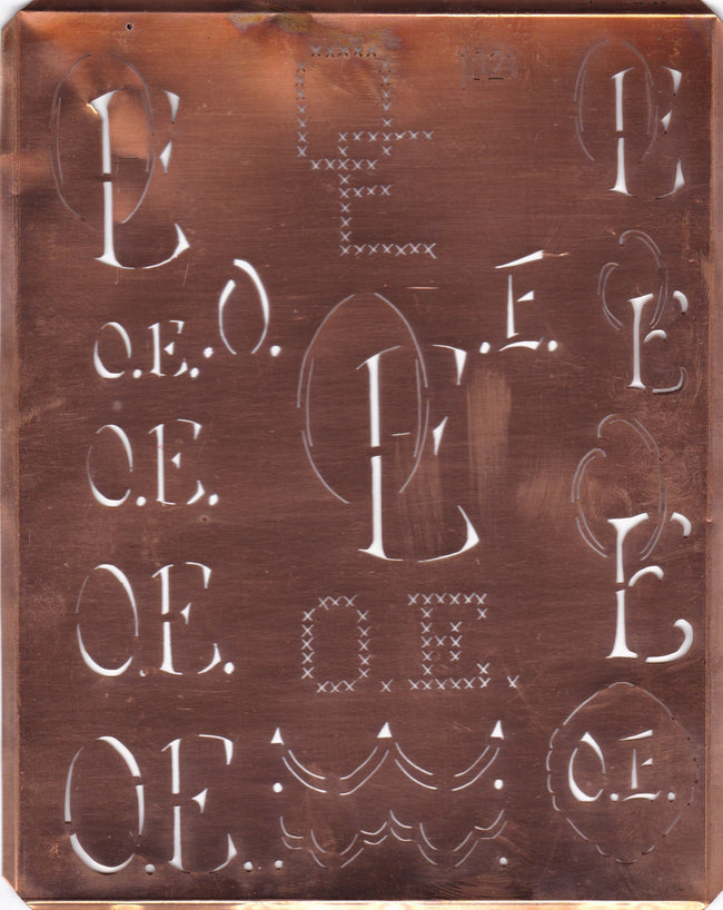 OE - Große attraktive Kupferschablone mit vielen Monogrammen