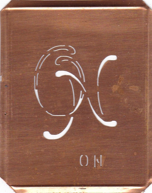 ON - 90 Jahre alte Stickschablone für hübsche Handarbeits Monogramme