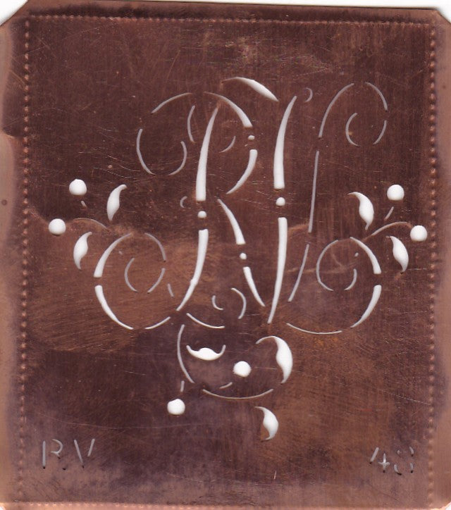 RV - Alte Schablone aus Kupferblech mit klassischem verschlungenem Monogramm 