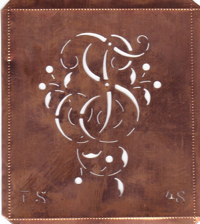 TS - Alte Schablone aus Kupferblech mit klassischem verschlungenem Monogramm 